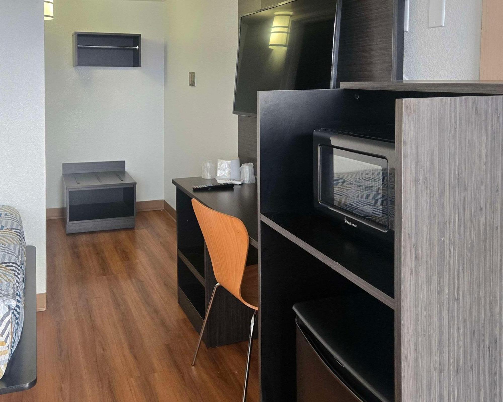 Park Inn By Radisson, Трейси Екстериор снимка