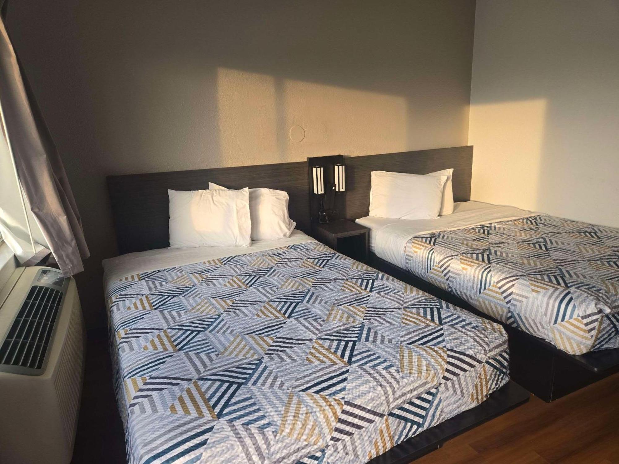 Park Inn By Radisson, Трейси Екстериор снимка