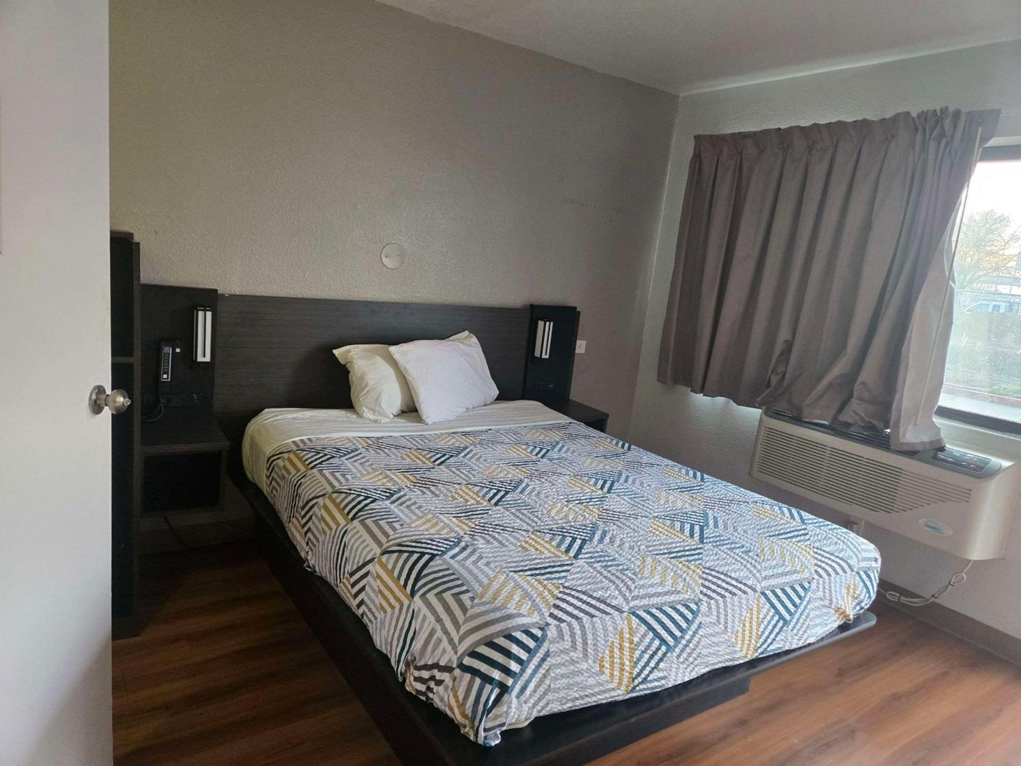 Park Inn By Radisson, Трейси Екстериор снимка