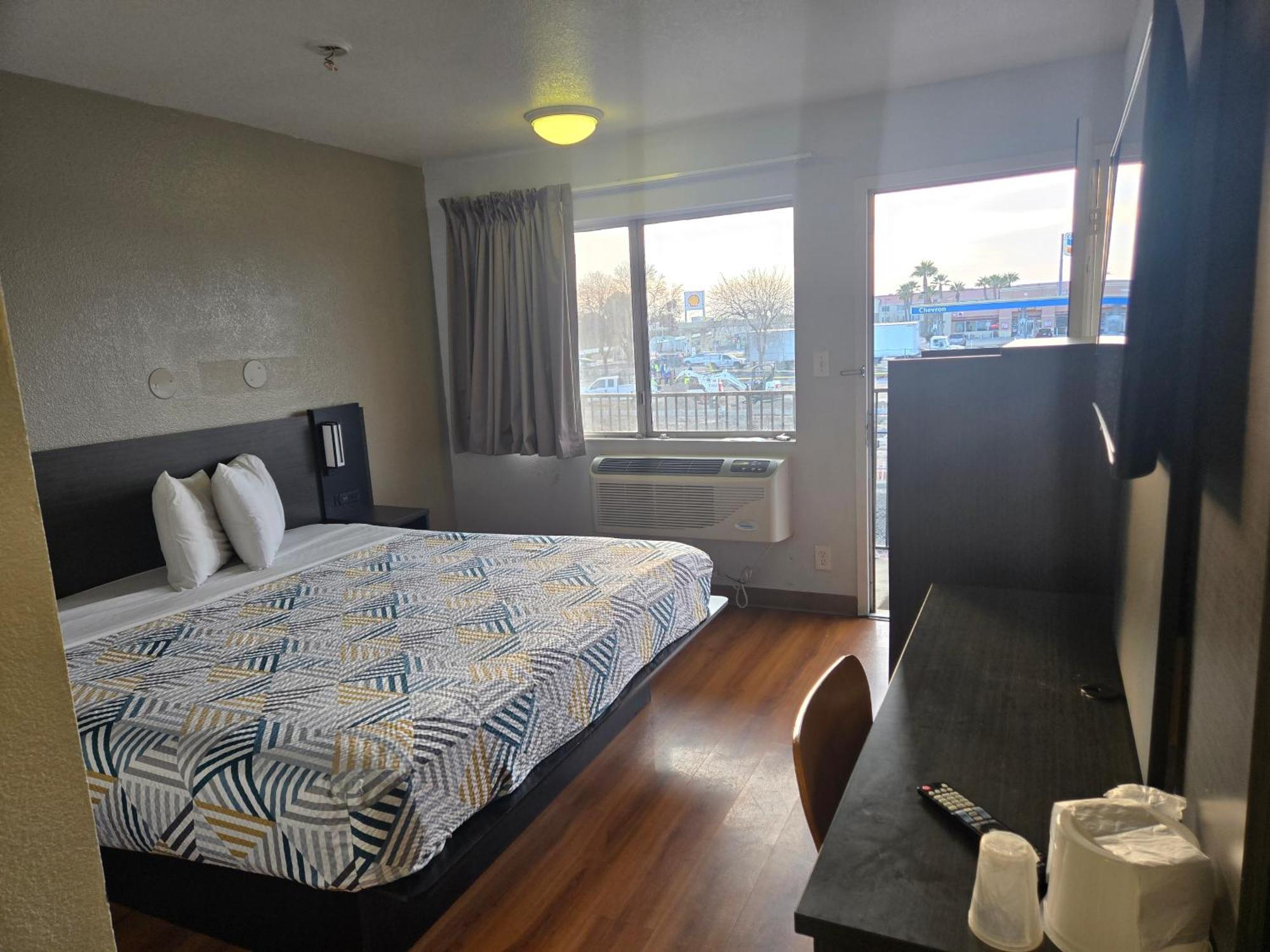 Park Inn By Radisson, Трейси Екстериор снимка