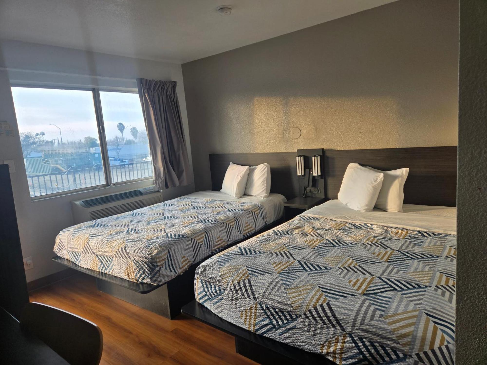 Park Inn By Radisson, Трейси Екстериор снимка